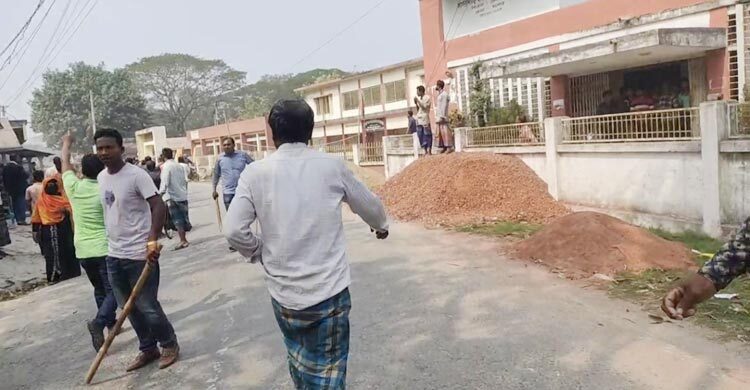 ইউনিয়ন পরিষদে তালা দেওয়া নিয়ে দুই গ্রুপের সংঘর্ষ, আহত ২০